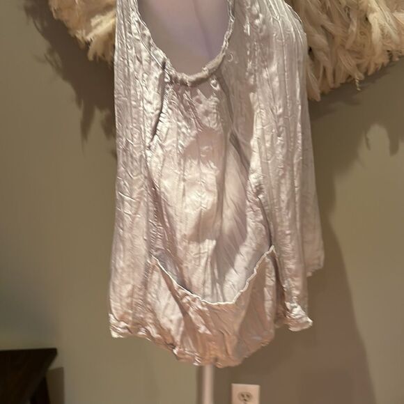 Gigi Silk Top NWOT - Picture 3 of 6